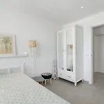 فيلة Alba House