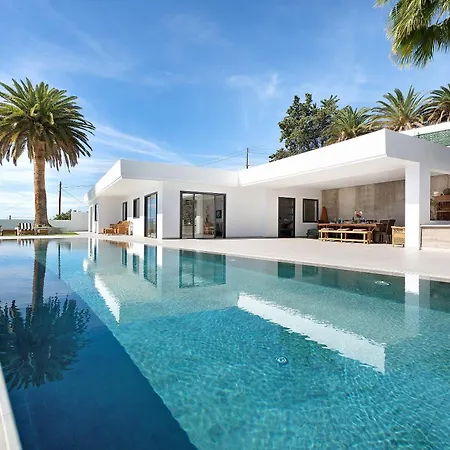 Alba House أذيخي