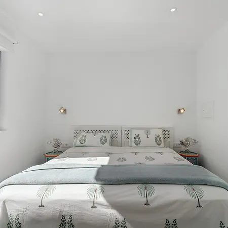 فيلة Alba House أذيخي