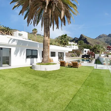 Alba House أذيخي